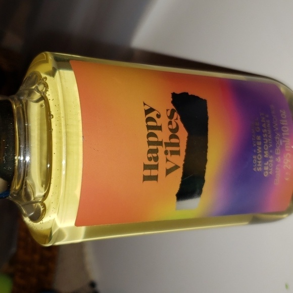 Bath & body works aloe and vitamin e shower HAPPY VIBES 295ML - Picture 2 of 4